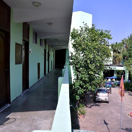 Hotel Bharatpur Ashok エクステリア 写真