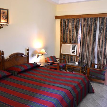 Hotel Bharatpur Ashok エクステリア 写真