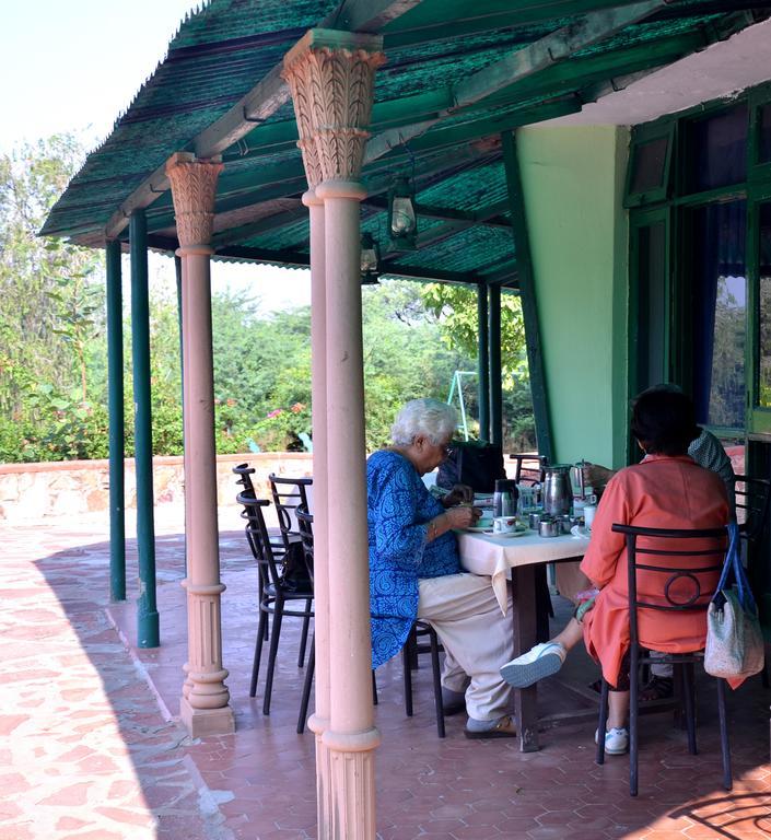 Hotel Bharatpur Ashok エクステリア 写真