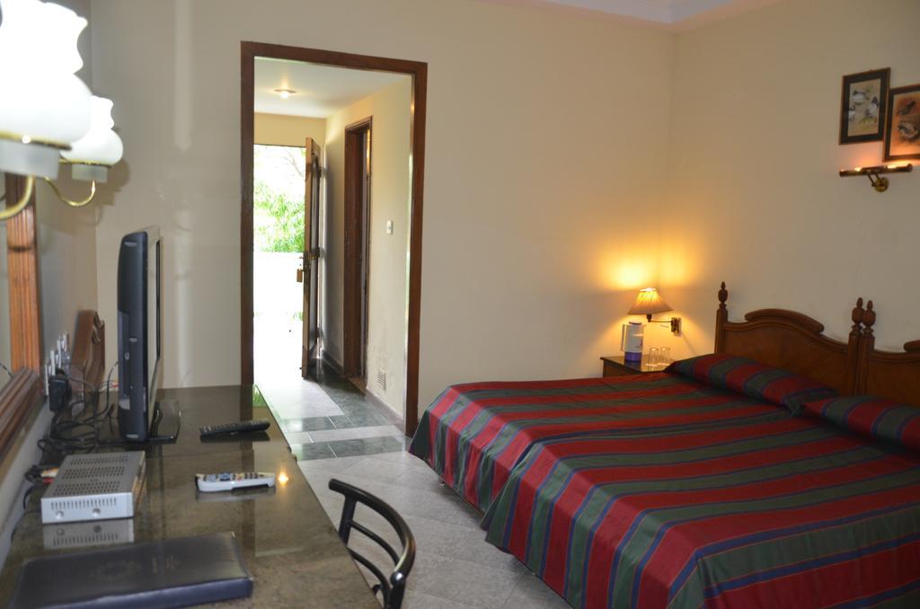 Hotel Bharatpur Ashok エクステリア 写真
