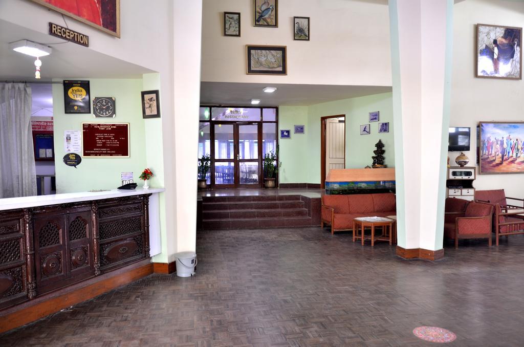 Hotel Bharatpur Ashok エクステリア 写真