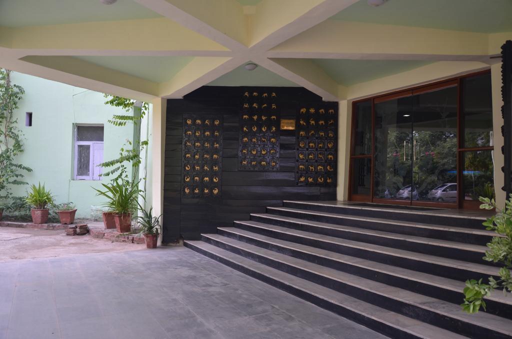 Hotel Bharatpur Ashok エクステリア 写真