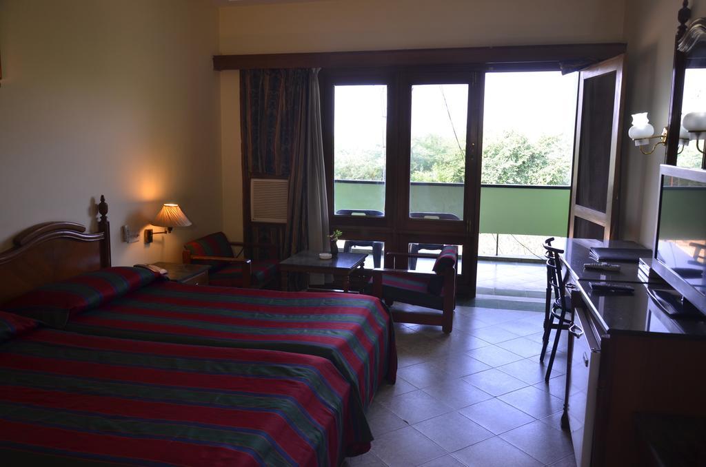 Hotel Bharatpur Ashok エクステリア 写真