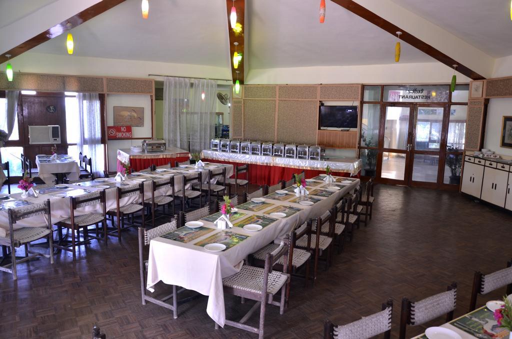Hotel Bharatpur Ashok エクステリア 写真