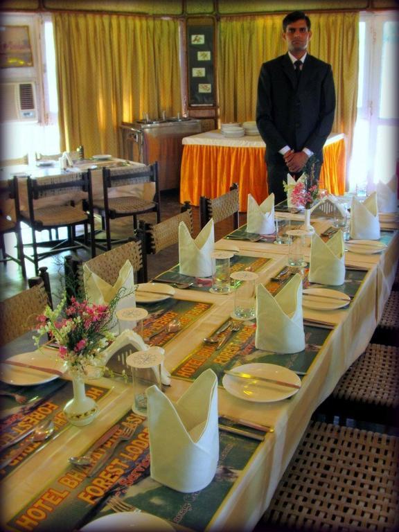 Hotel Bharatpur Ashok エクステリア 写真