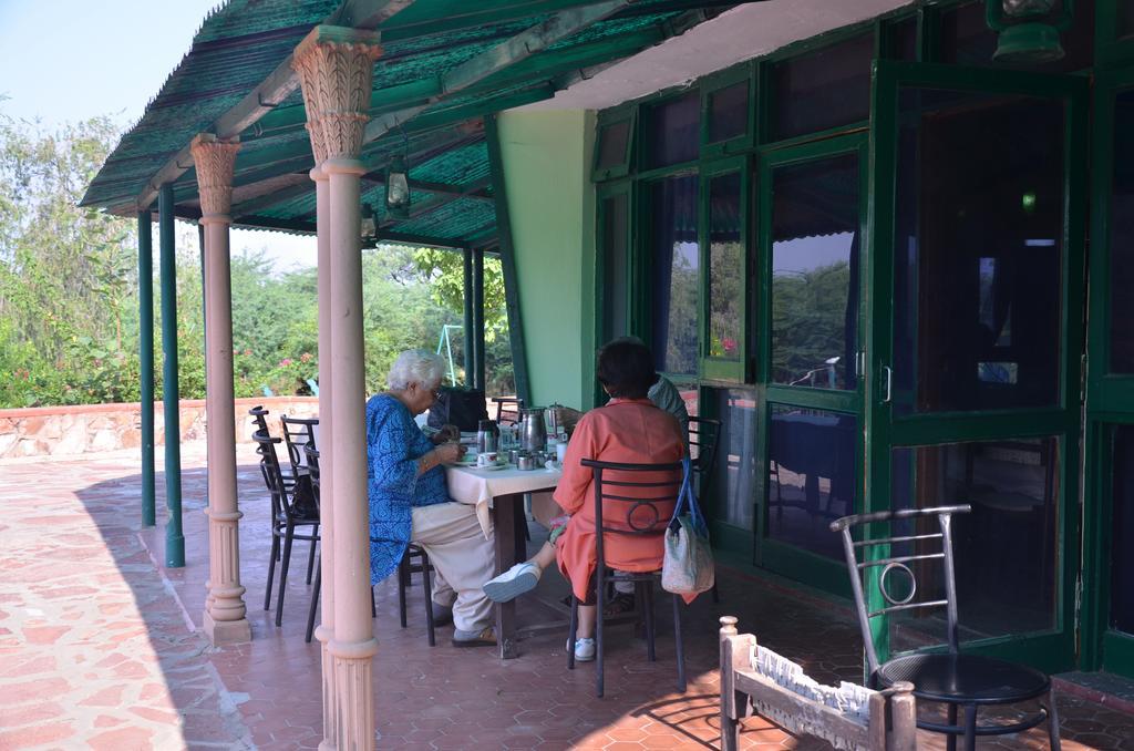 Hotel Bharatpur Ashok エクステリア 写真