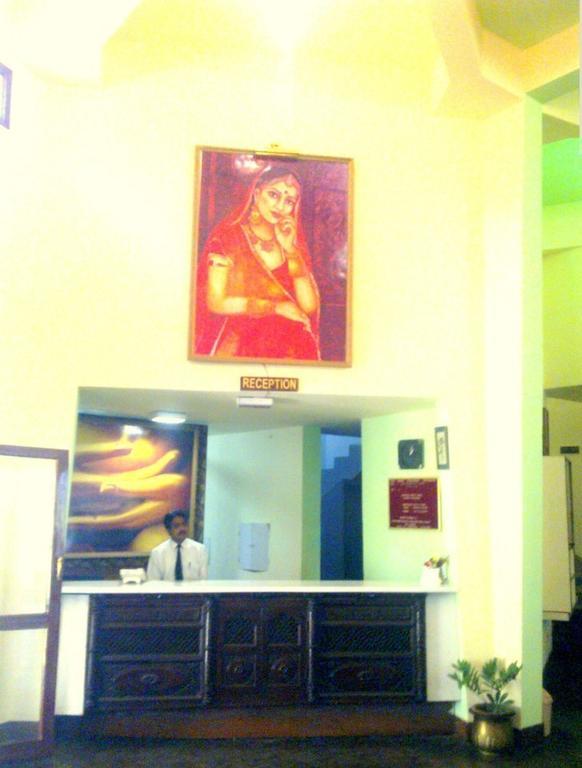 Hotel Bharatpur Ashok エクステリア 写真