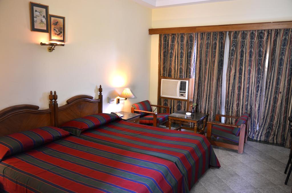 Hotel Bharatpur Ashok エクステリア 写真